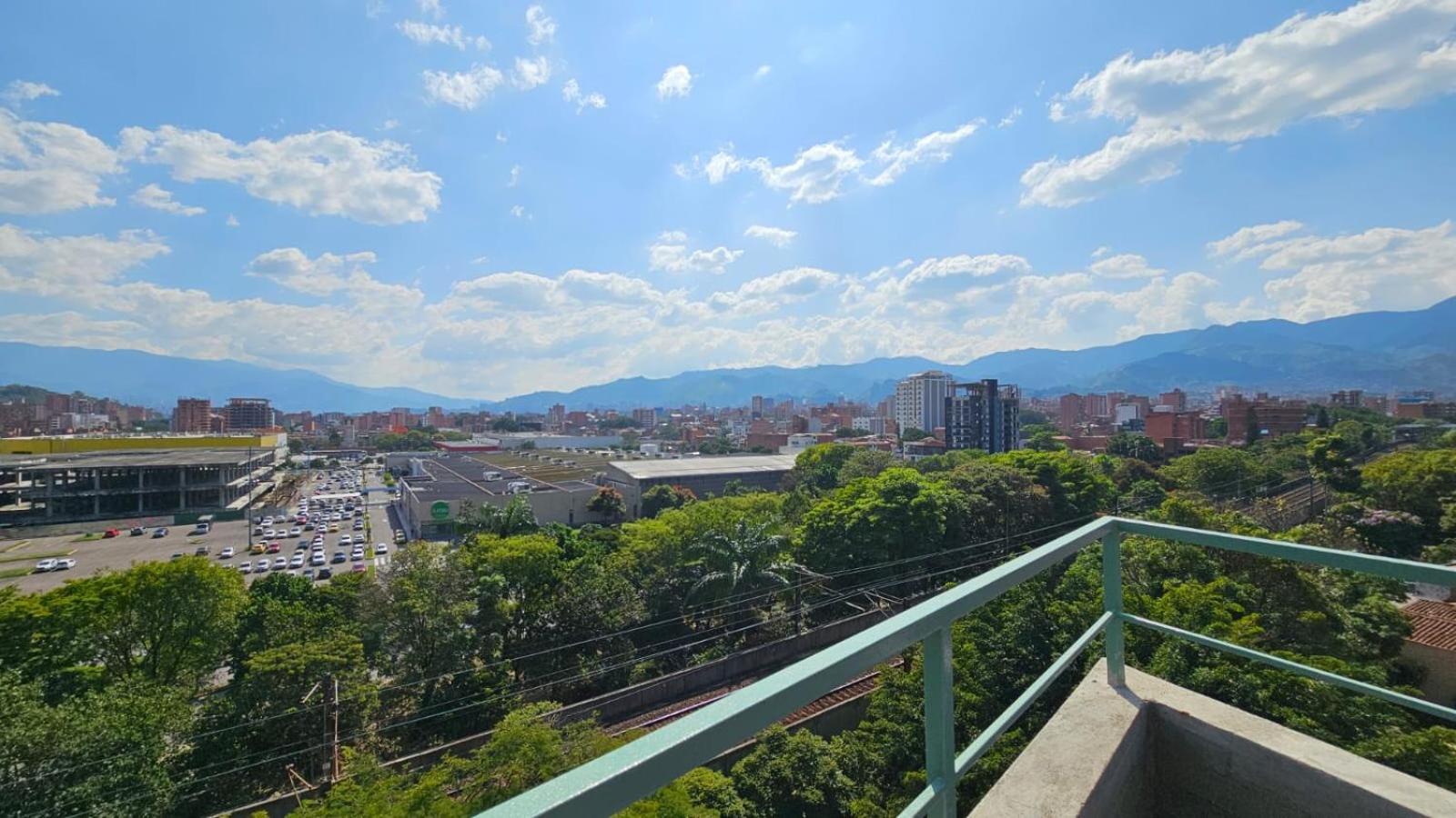 B 48 Living By B Rent Apartment Medellin Bagian luar foto