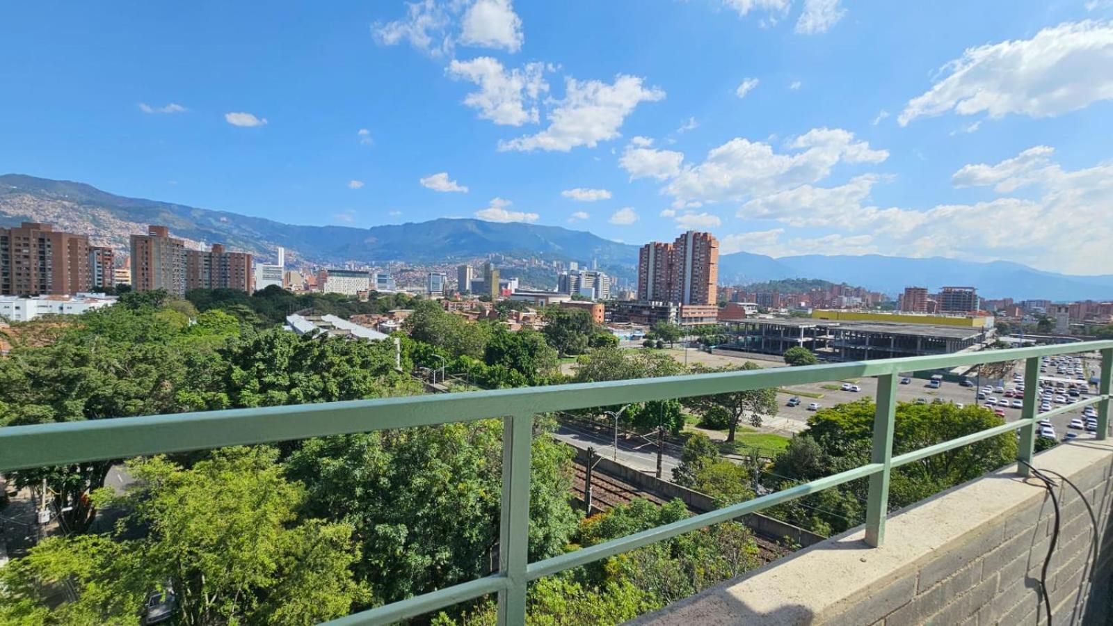 B 48 Living By B Rent Apartment Medellin Bagian luar foto